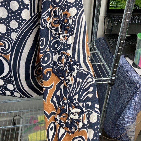 Tory Burch Silk Top Sz 4 Navy Brown Abstract Print Fall Colors Classic Tailored - Picture 6 of 10